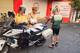 Bình Dương: Xử lý đoàn xe đạp lấn làn, gây nguy hiểm giao thông