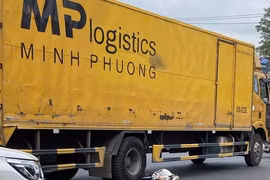 Rơi vào điểm mù xe tải, tài xế lái xe ba bánh tử nạn