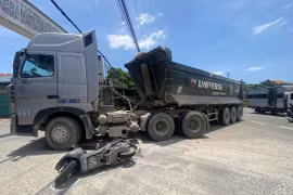 Tai nạn giữa xe ben và xe máy tại mỏ đá Phước Hòa