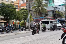 TP HCM: Bé trai 6 tuổi nghi rơi từ tầng cao chung cư