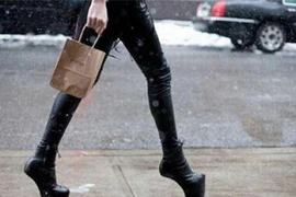 Thời trang giày, dép cực “độc” trên phố (2)