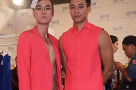 Hàng loạt mỹ nam Việt ... diện váy hồng 