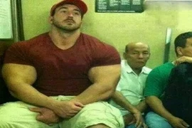 Hành động... không giống ai nơi công cộng (4)