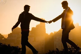 Dấu hiệu giúp nàng phát hiện chàng có biểu hiện đồng tính