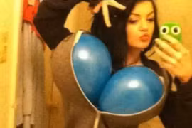 Khoảnh khắc hài hước: Hot girl chụp ảnh "bá đạo"