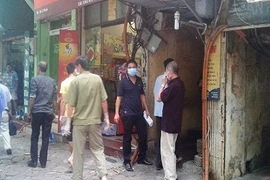 Xác người đàn ông bốc mùi trong căn nhà 3 tầng