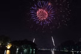 6 nơi đắc địa xem pháo hoa Tết Ất Mùi ở HN