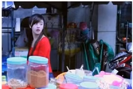 “Hot girl” bán bánh tráng trộn ở Đà Lạt gây sốt