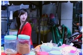 “Hot girl” bán bánh tráng trộn ở Đà Lạt gây sốt