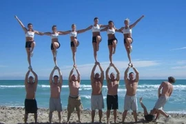 Khoảnh khắc trước khi “mọi thứ còn nguyên vẹn” (2)