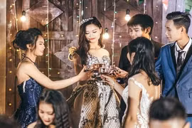 Ảnh kỷ yếu “dạ tiệc châu Âu sang chảnh” của teen Thái Bình