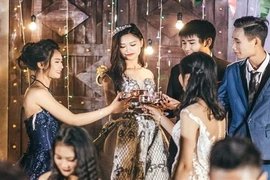 Ảnh kỷ yếu “dạ tiệc châu Âu sang chảnh” của teen Thái Bình