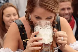 Say sưa trong lễ hội bia lớn nhất thế giới