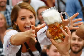 Choáng ngợp Lễ hội bia Oktoberfest ở Munich