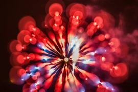 Chùm ảnh sống động chưa từng có về pháo hoa