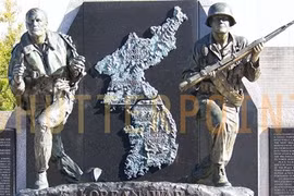 Chiến tranh Triều Tiên: Tại cả đôi bên