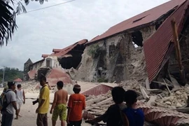 Hình ảnh động đất tàn phá Philippines