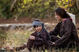 Bất ngờ với hình ảnh mẹ đơn thân của học trò Noo Phước Thịnh