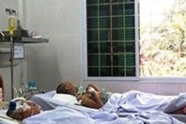 Nữ sinh bị đâm ở Xã Đàn đã tỉnh, nhận biết được mọi người