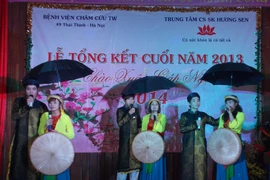 Toàn cảnh lễ tổng kết năm 2013 của Hương Sen qua ảnh
