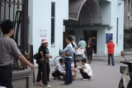 Ra Tết, ô-sin đua nhau “nhảy” việc, trung tâm môi giới “chảnh“