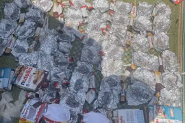 Gần 30.000 viên ma túy được phát hiện giấu trong vỏ hộp bánh ngọt, mỹ phẩm