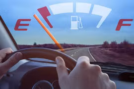 Nguyên nhân khiến xe ô tô cũ 'uống xăng như nước' 