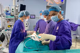 Tiêm filler nâng ngực, cô gái ở Bắc Giang bị nhiễm vi khuẩn tụ cầu vàng