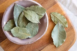 Tác dụng tuyệt vời của lá nguyệt quế đối với sức khỏe