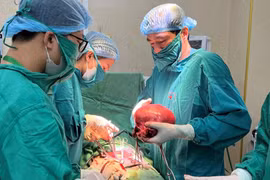 Đi khám vì rong kinh, bụng to người phụ nữ phát hiện u xơ tử cung