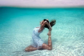 6 lợi ích tuyệt vời của yoga dưới nước đối với sức khỏe và vóc dáng
