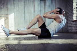 Chồng “nghiện” khoe thân trên mạng xã hội