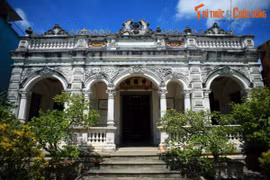 Chuyện tình vượt biên giới ở nhà cổ đẹp nhất Nam Bộ 