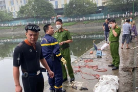 Say thuốc lào, người đàn ông ngã xuống hồ tử vong