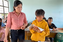 Cậu bé dũng cảm cứu sống 2 học sinh lớp 12 bị nước cuốn