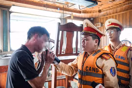 Thuyền trưởng vi phạm nồng độ cồn trên sông Lô