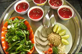 Sán chi chít trong não người đàn ông vì thói quen ăn tiết canh