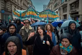 Pháp tăng tuổi nghỉ hưu lên 64 tuổi