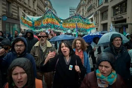 Pháp tăng tuổi nghỉ hưu lên 64 tuổi