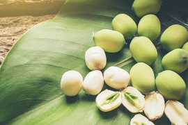 Dùng hạt sen cần lưu ý gì để không hại sức khỏe?