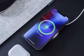 Mẹo khắc phục pin điện thoại sạc mãi không đầy