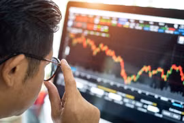 Chính sách tiền tệ “xoay” chứng khoán phục hồi