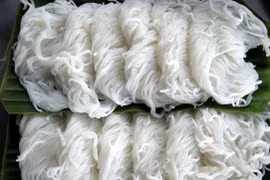 Những ai nên bạn chế ăn bún?