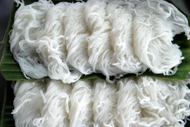 Những ai nên bạn chế ăn bún?