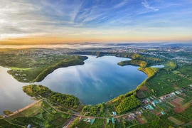 Hồ nước tự nhiên được ví như "đôi mắt Pleiku" giữa núi rừng Tây Nguyên