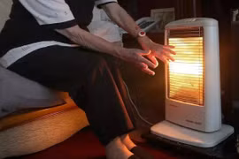 Mùa đông, bí quyết sử dụng đèn sưởi an toàn và tiết kiệm điện