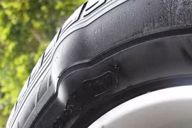 Dấu hiệu cảnh báo lốp xe ô tô có vấn đề, cần thay mới
