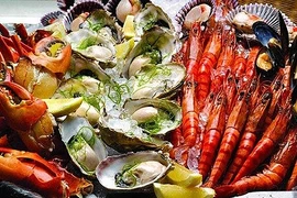 Cách phòng tránh ngộ độc hải sản không phải ai cũng biết