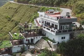 Chủ Mã Pì Lèng Panorama bị xử lý, tại sao quan chức Hà Giang lại không?