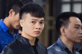 Khá "Bảnh" cười ngạo nghễ khi đến tòa nhưng lúc nghe tuyên án thì biến sắc